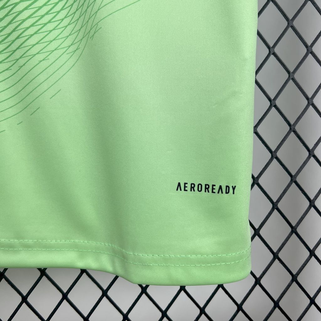 Kit Niño Bayern Múnich Portero Verde 25/26