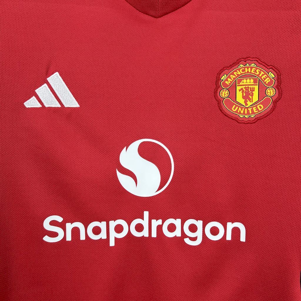 Kit Niño Manchester United Local 25/26