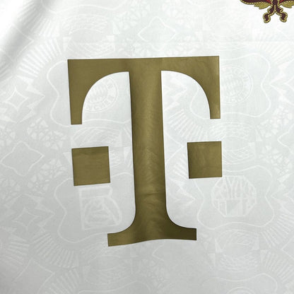 Camiseta Bayern Múnich 125 Años Blanca - Versión Fan