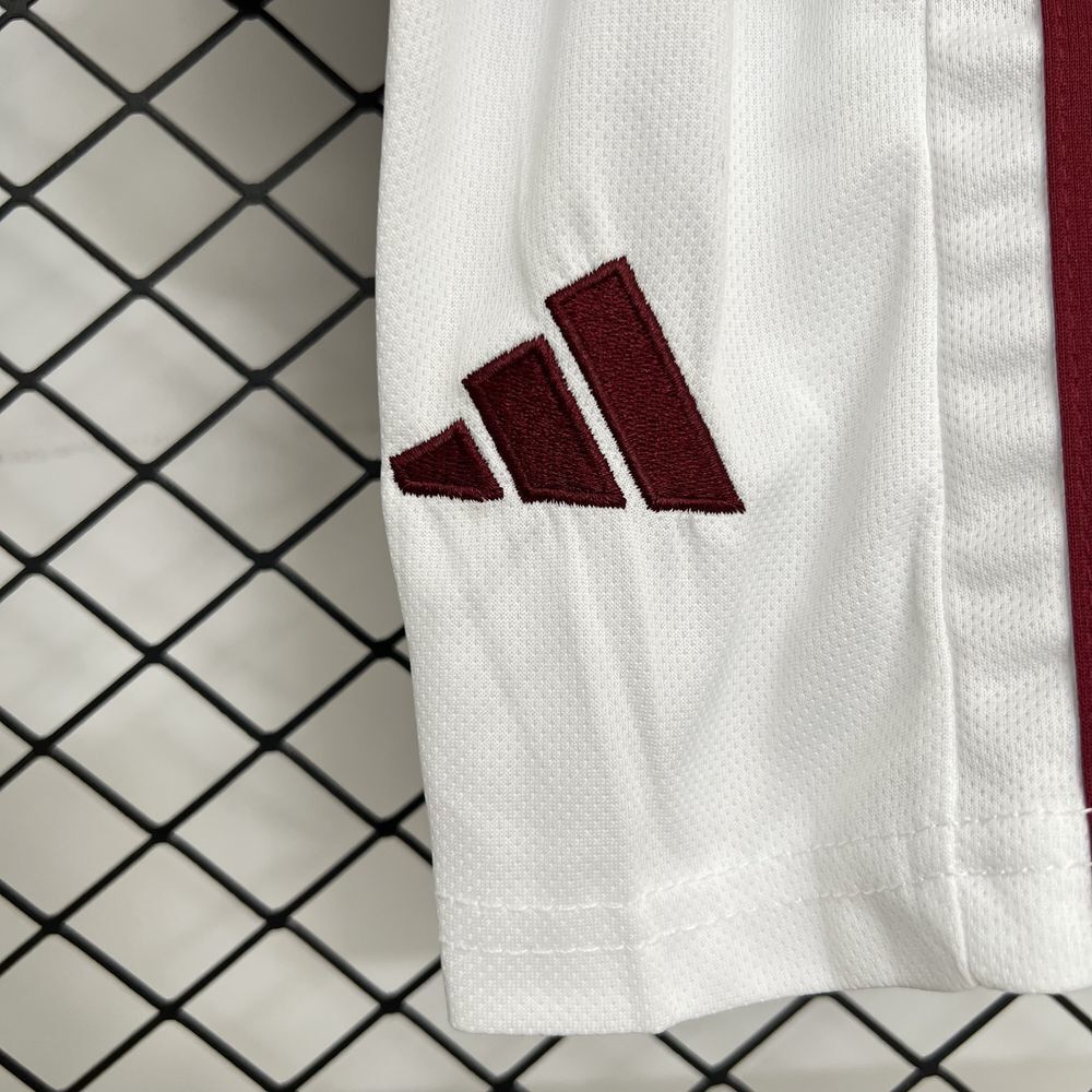 Kit Niño Aston Villa Local 25/26