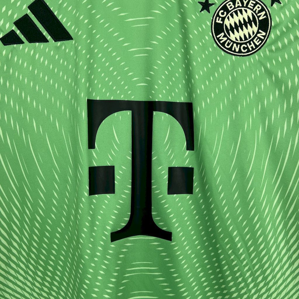 Kit Niño Bayern Múnich Portero Verde 25/26