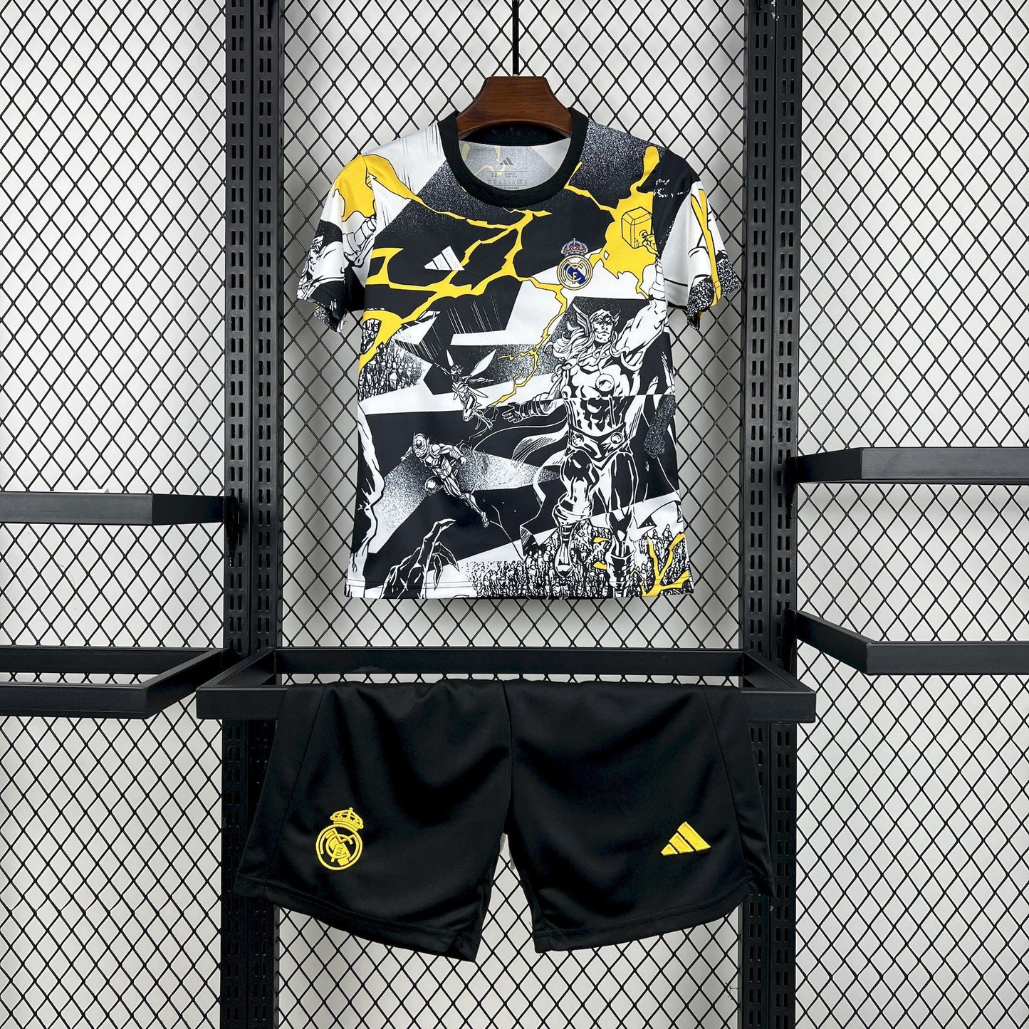 Kit Niño Real Madrid Marvel Blanca 25/26