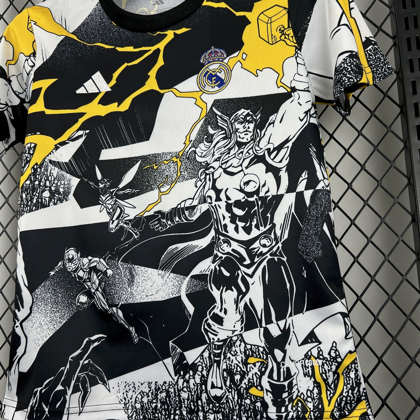 Kit Niño Real Madrid Marvel Blanca 25/26