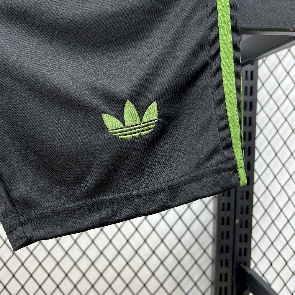 Kit Niño Bayern Múnich Oktoberfest 25/26