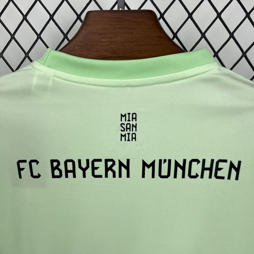 Kit Niño Bayern Múnich Portero Verde 25/26