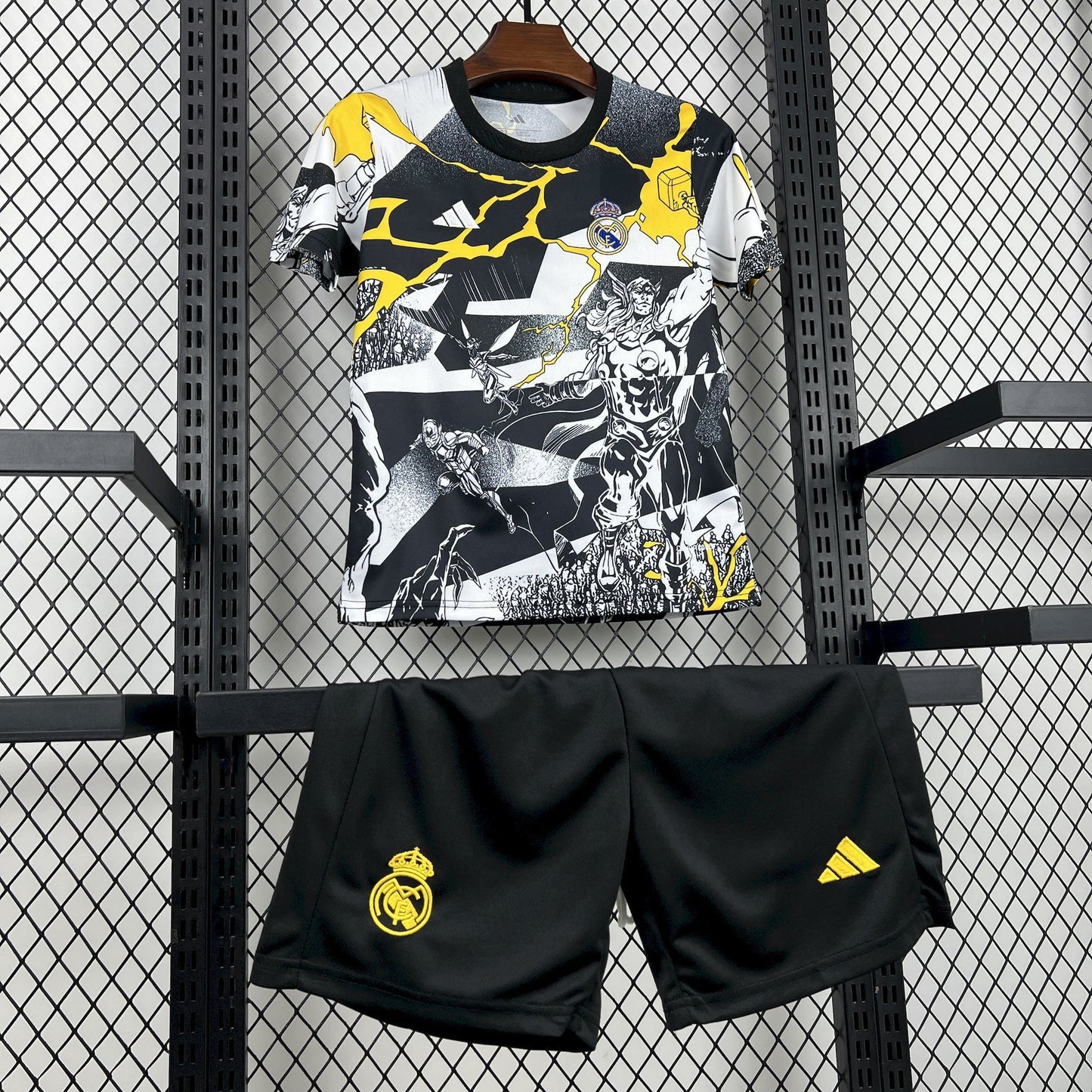 Kit Niño Real Madrid Marvel Blanca 25/26