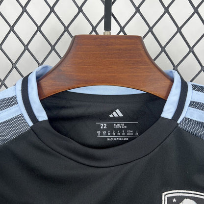 Kit Niño Aston Villa Visita 25/26