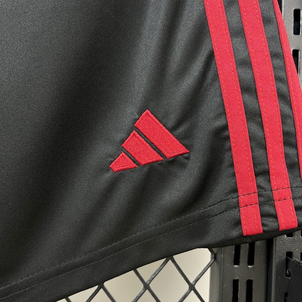 Short Liverpool Visita 25/26