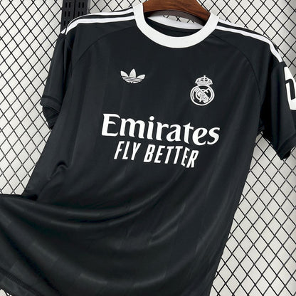 Camiseta Real Madrid Arquero Negra 25/26 - Versión Fan